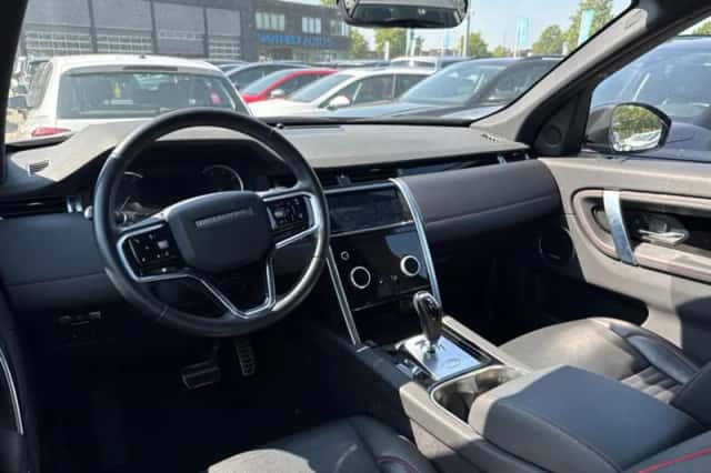 Land Rover Discovery Sport (2023) thumbnail 3