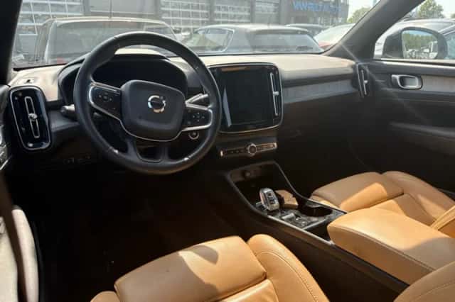 Volvo XC40 (2020) thumbnail 3