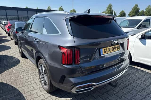 Kia Sorento (2021) thumbnail 2
