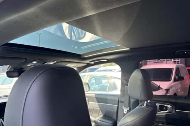 Kia Sorento (2021) thumbnail 4