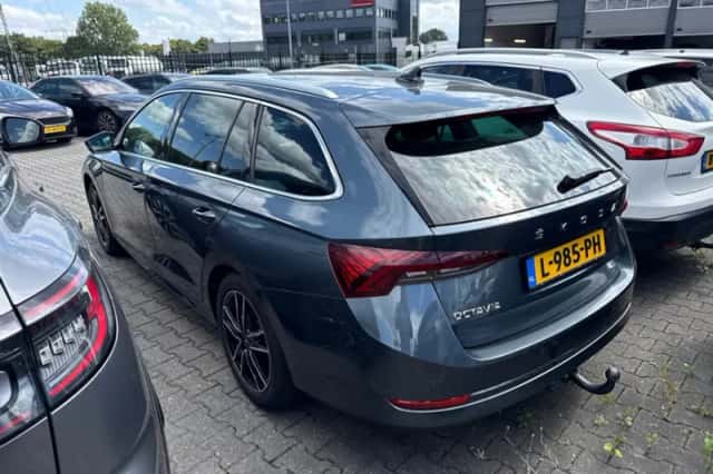 Škoda Octavia (2021) thumbnail 2