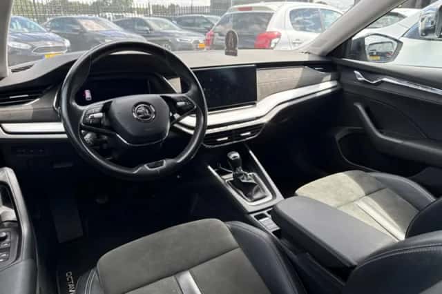 Škoda Octavia (2021) thumbnail 3