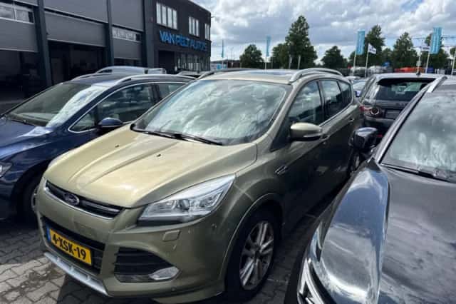 Ford Kuga (2014) thumbnail 1