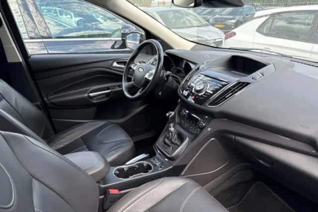 Ford Kuga (2014) thumbnail 3