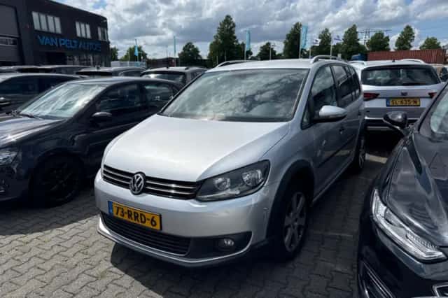 Volkswagen Touran (2011) thumbnail 1