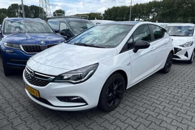 Opel Astra (2018) thumbnail 1