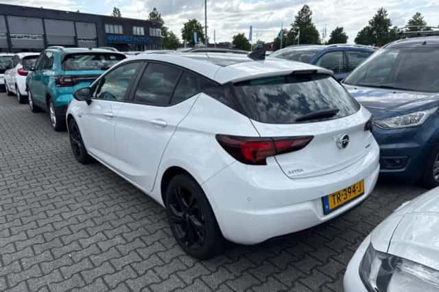 Opel Astra (2018) thumbnail 2