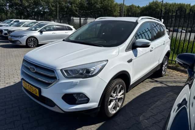 Ford Kuga (2017) thumbnail 1
