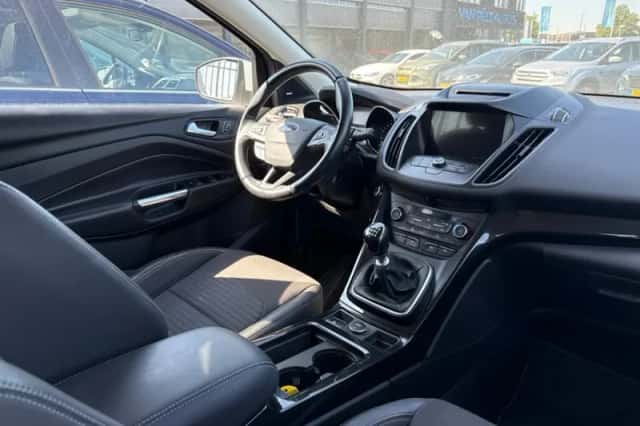 Ford Kuga (2017) thumbnail 3