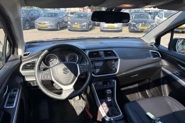 Suzuki S-Cross (2020) thumbnail 3