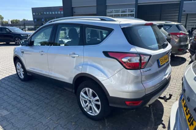 Ford Kuga (2018) thumbnail 2