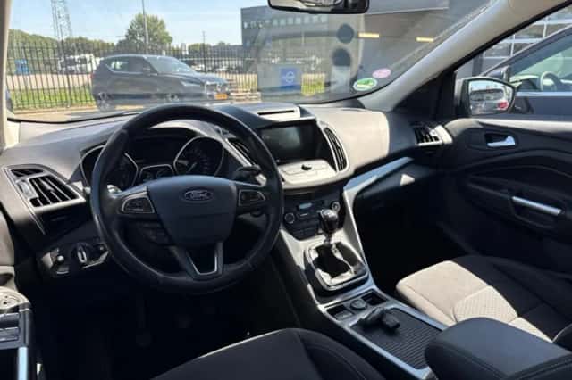 Ford Kuga (2018) thumbnail 3