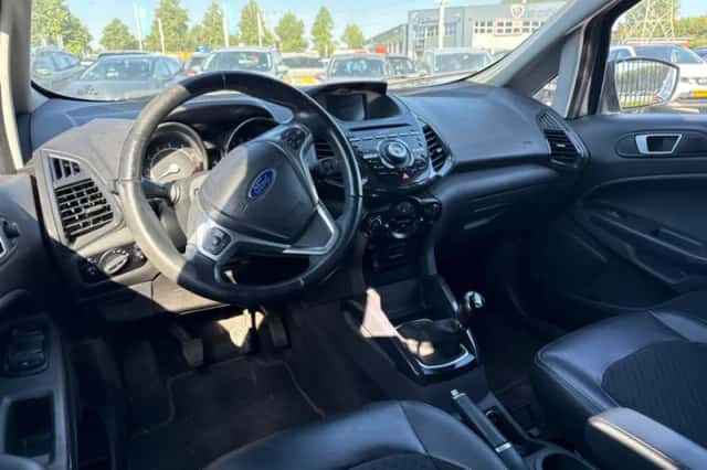 Ford EcoSport (2017) thumbnail 3