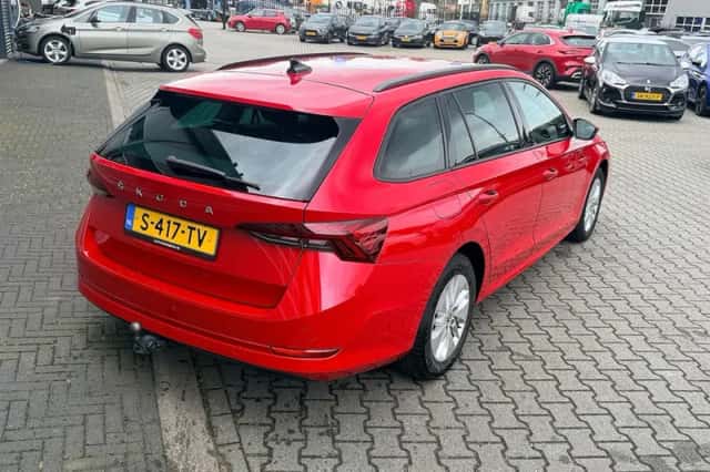 Škoda Octavia (2023) thumbnail 3