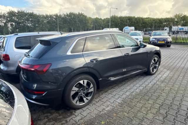 Audi e-tron (2021) thumbnail 2