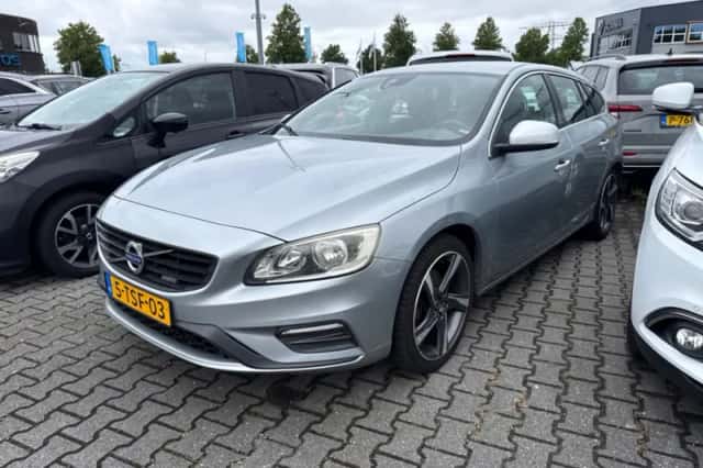 Volvo V60 (2014) thumbnail 1
