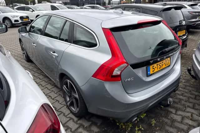 Volvo V60 (2014) thumbnail 2