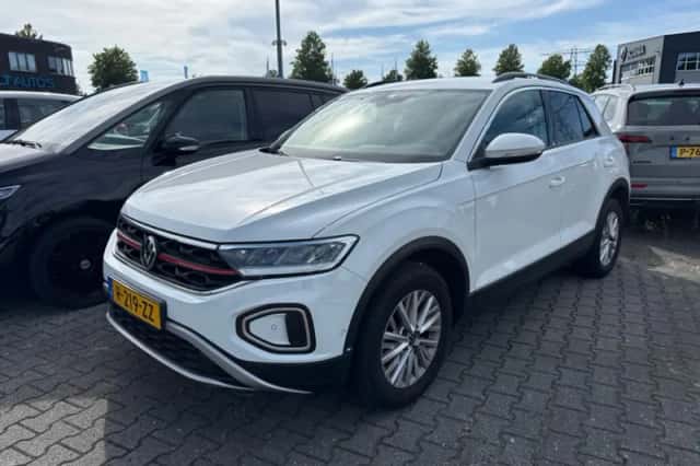 Volkswagen T-Roc (2023) thumbnail 1
