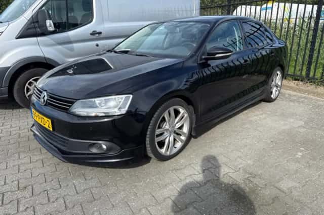 Volkswagen Jetta (2011) thumbnail 1