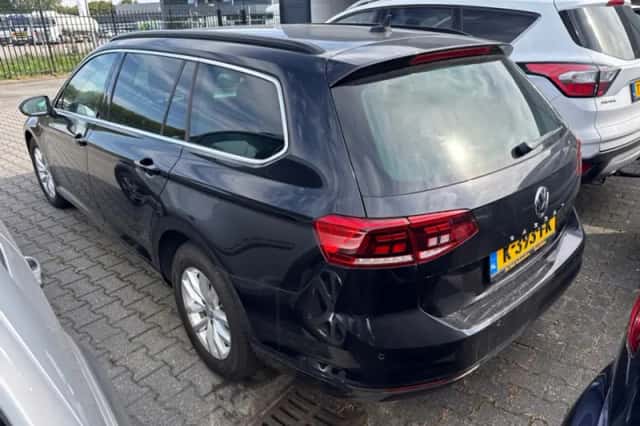 Volkswagen Passat (2020) thumbnail 2