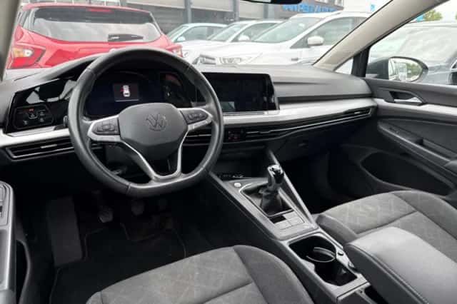 Volkswagen Golf (2023) thumbnail 3