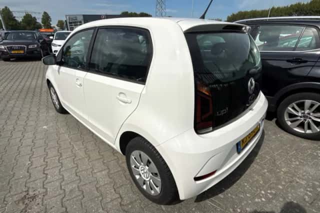 Volkswagen Up! (2017) thumbnail 2