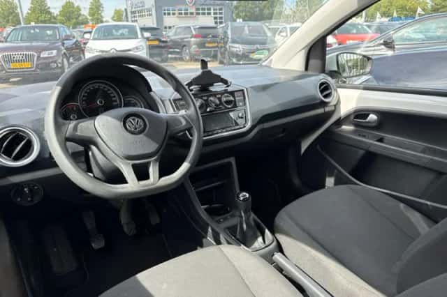 Volkswagen Up! (2017) thumbnail 3