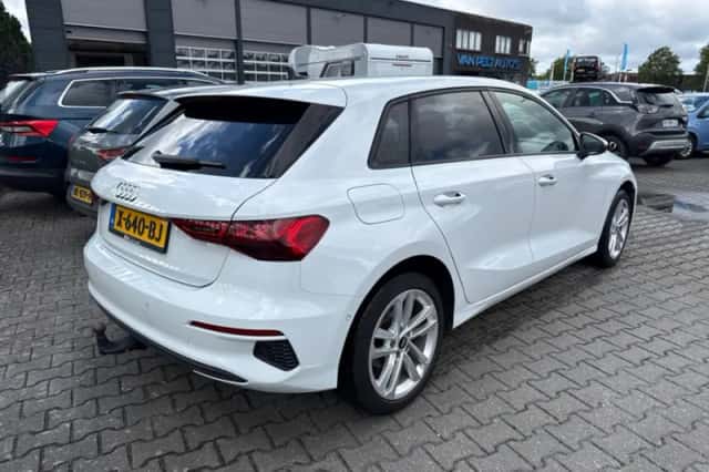 Audi A3 (2021) thumbnail 2