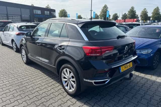 Volkswagen T-Roc (2021) thumbnail 2
