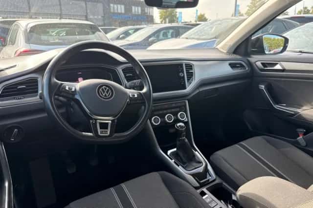 Volkswagen T-Roc (2021) thumbnail 3
