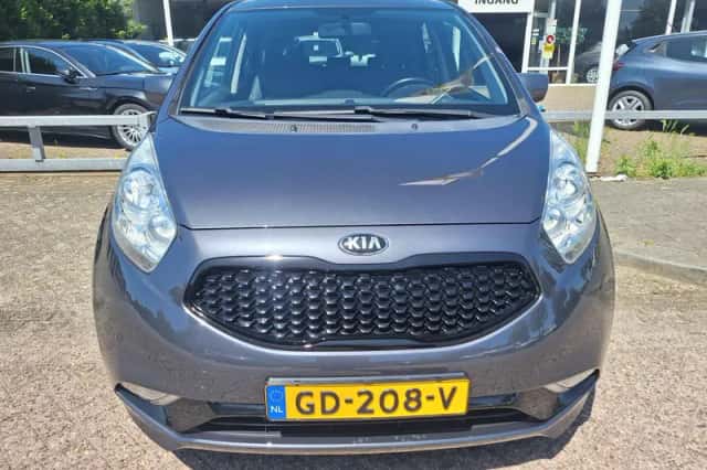 Kia Venga (2015) thumbnail 4