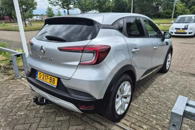 Renault Captur (2021) thumbnail 3