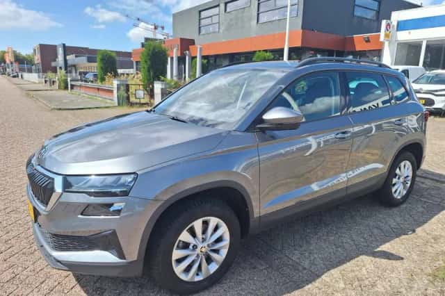 Škoda Karoq (2023) thumbnail 2