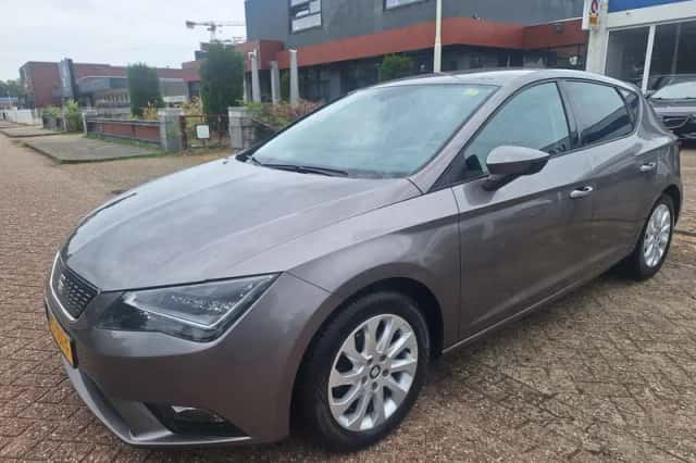 SEAT Leon (2015) thumbnail 2
