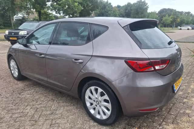 SEAT Leon (2015) thumbnail 3