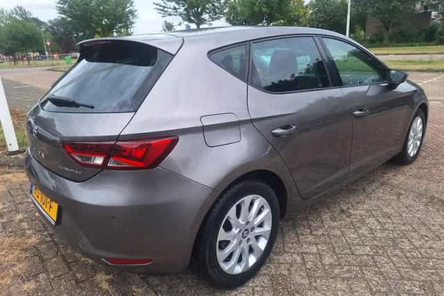 SEAT Leon (2015) thumbnail 4