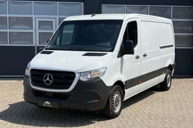 Mercedes-Benz Sprinter (2019) thumbnail 2