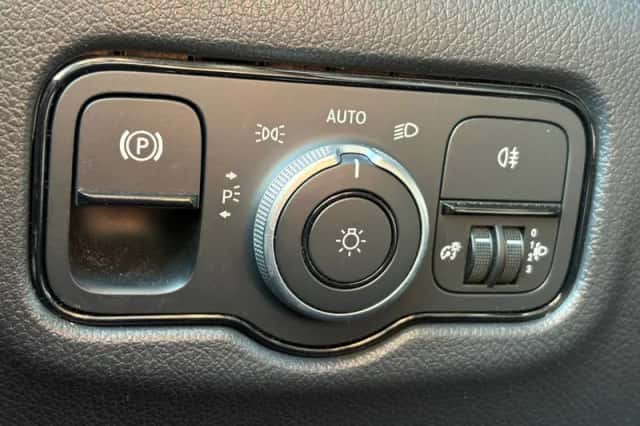 Mercedes-Benz Vito (2024) thumbnail 18