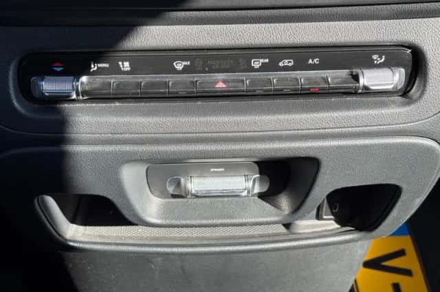 Mercedes-Benz Vito (2024) thumbnail 24