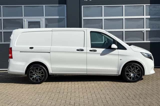 Mercedes-Benz Vito (2024) thumbnail 4