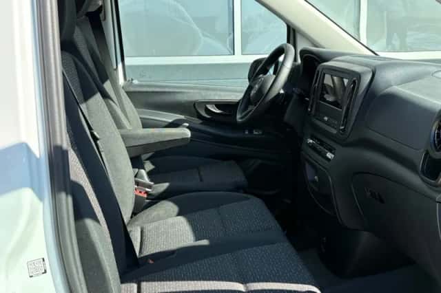 Mercedes-Benz Vito (2024) thumbnail 33