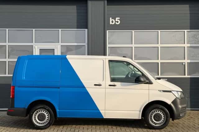 Volkswagen Transporter (2020) thumbnail 2
