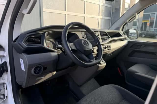 Volkswagen Transporter (2020) thumbnail 12