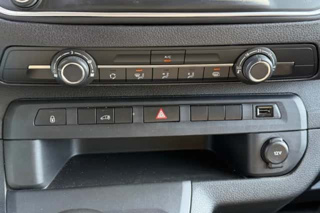 Opel Vivaro (2023) thumbnail 24