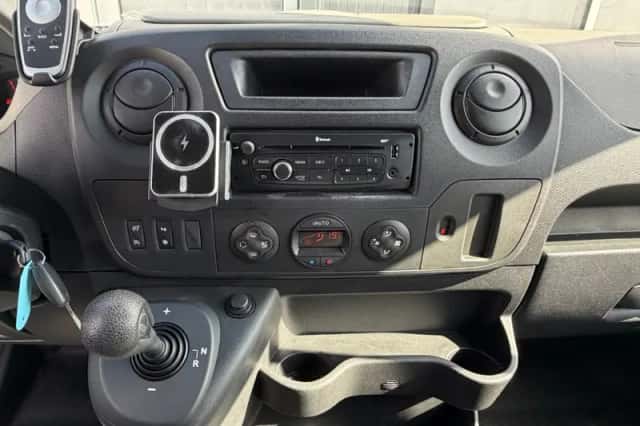 Renault Master (2015) thumbnail 25