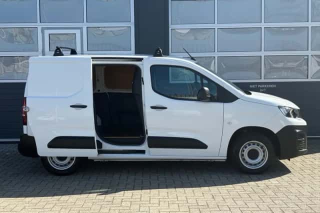 Peugeot Partner (2022) thumbnail 2