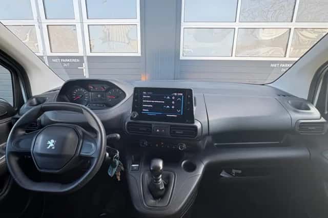 Peugeot Partner (2022) thumbnail 24