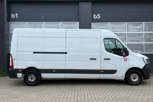 Renault Master (2023) thumbnail 2