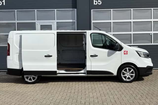 Renault Trafic (2023) thumbnail 5