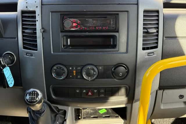 Volkswagen Crafter (2016) thumbnail 35